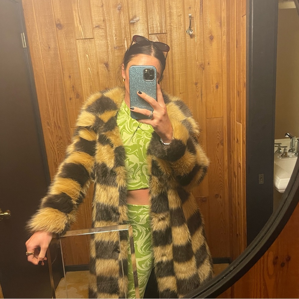 Meet your Posher, Brooke